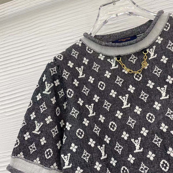 ◆チェーンがアクセント☆◆ルイヴィトン モノグラム Tシャツ コピー vuf96348